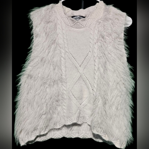 Anthropologie Sweaters - Oliver.o Anthropologie Cream Fuzzy Knit Sweater Vest EUC Large 23 PTP